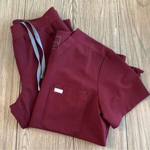 FIGS men’s maroon set